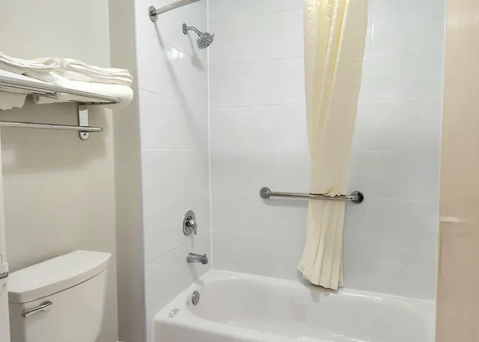 Days Inn & Suites By Wyndham Corpus Christi Central